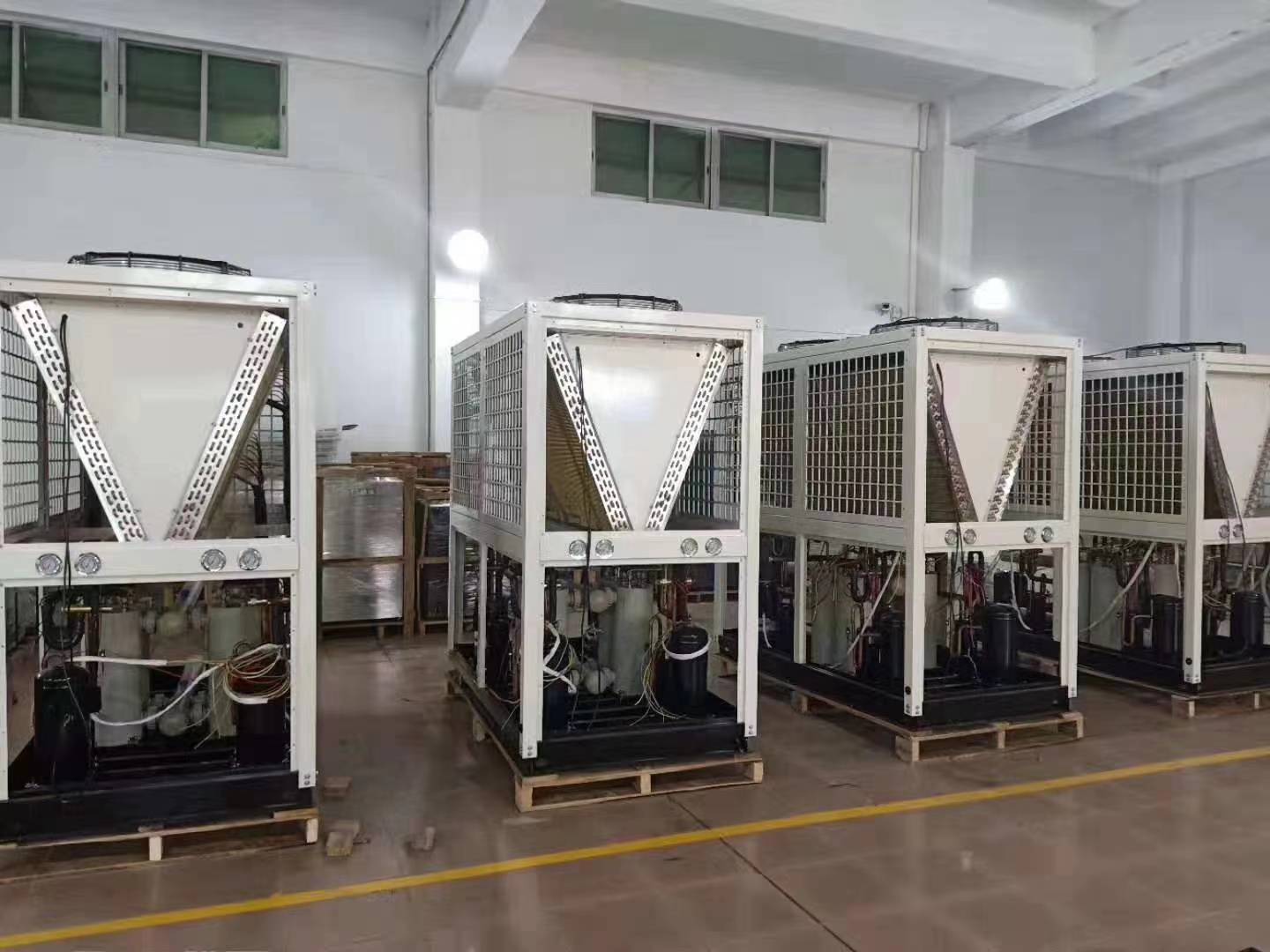 親！我是空氣能熱泵熱水器機組，下面讓我來自我介紹一下....